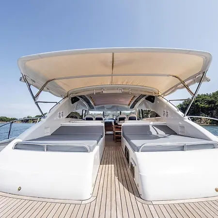 Hotel en barco Nolove Kar
